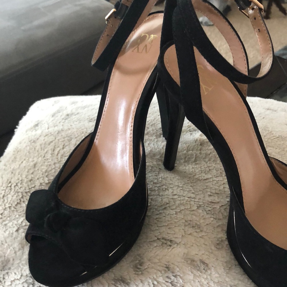 NY&C black stilettos with bow. Size 8. Like new.